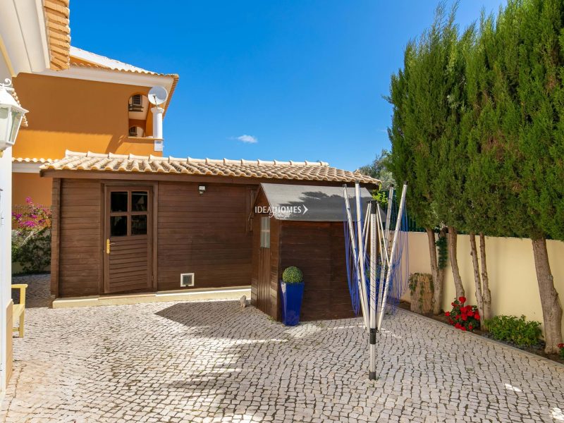 Villa for sale in Algoz