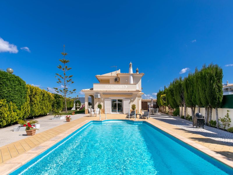 Villa for sale in Algoz