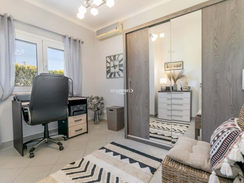 Villa for sale in Algoz