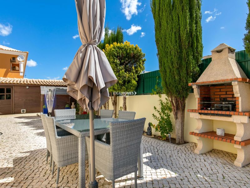 Villa for sale in Algoz