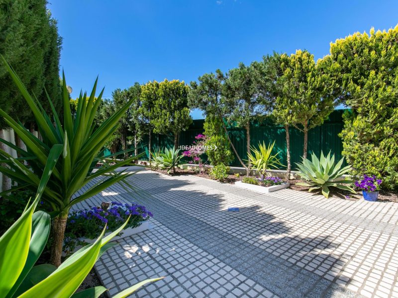 Villa for sale in Algoz