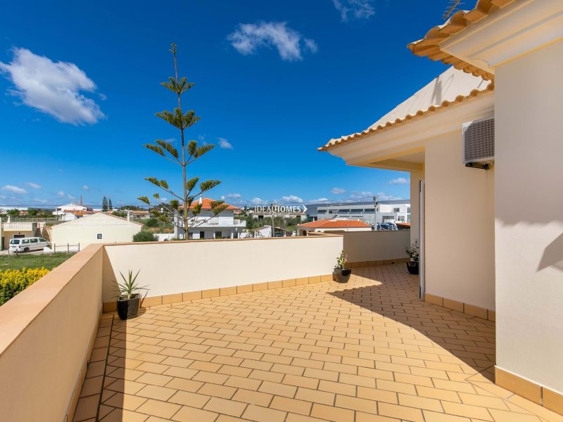 Villa for sale in Algoz