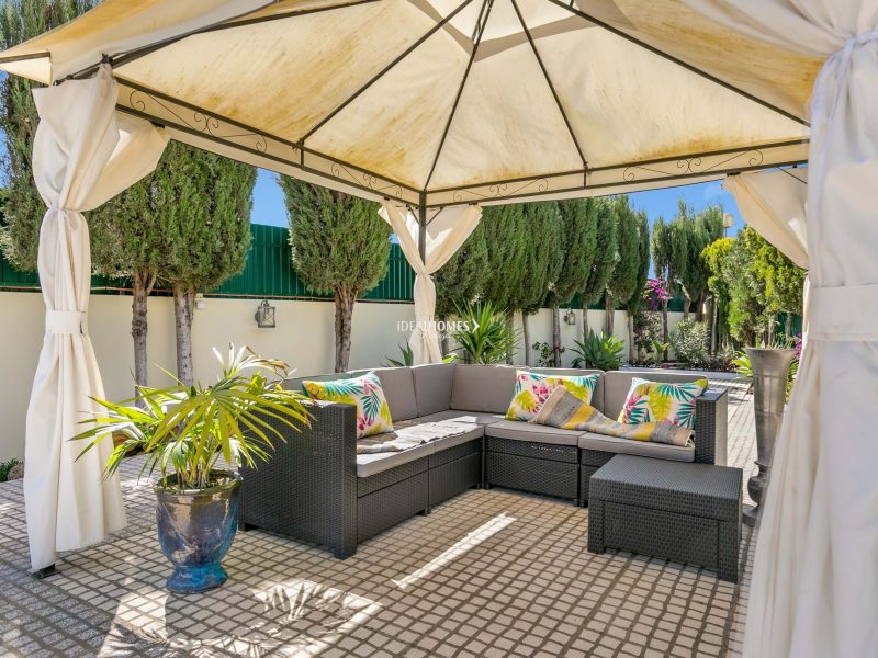 Villa for sale in Algoz